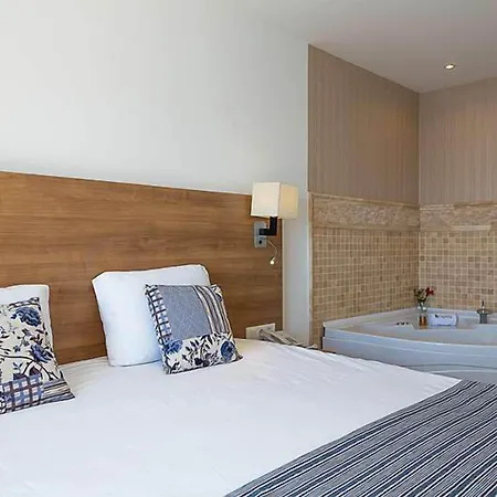 Otel Rhapsody